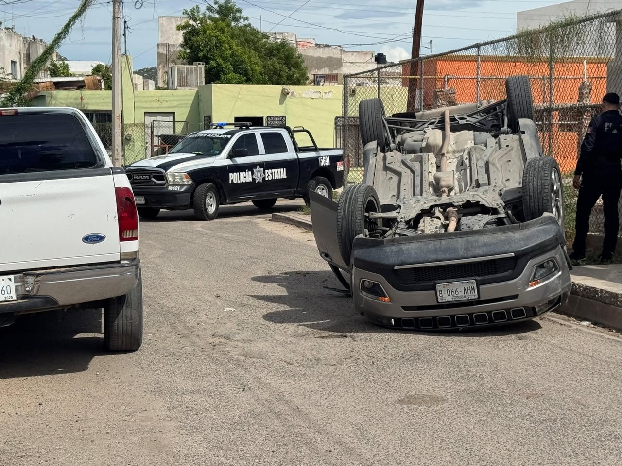 Volcadura por exceso de velocidad deja dos lesionados en la colonia Palo Verde de Hermosillo