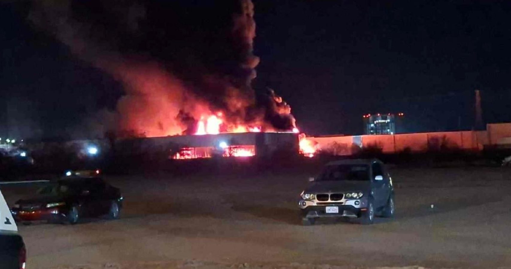 Incendio destruye tres bodegas al poniente de Hermosillo; una era utilizada por la Secretaría de Hacienda
