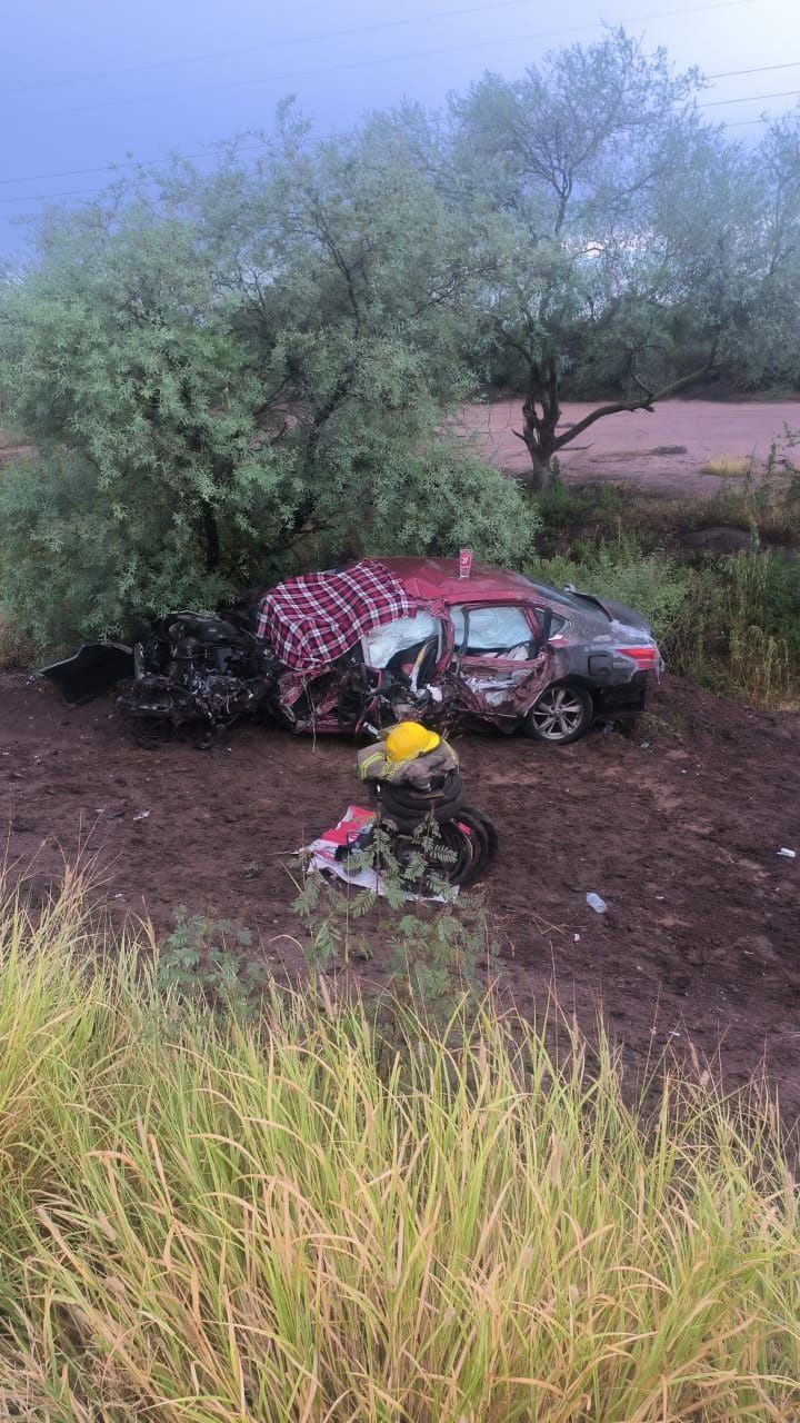 Muere una persona tras chocar de frente contra camión de OXXO en la carretera a Ures
