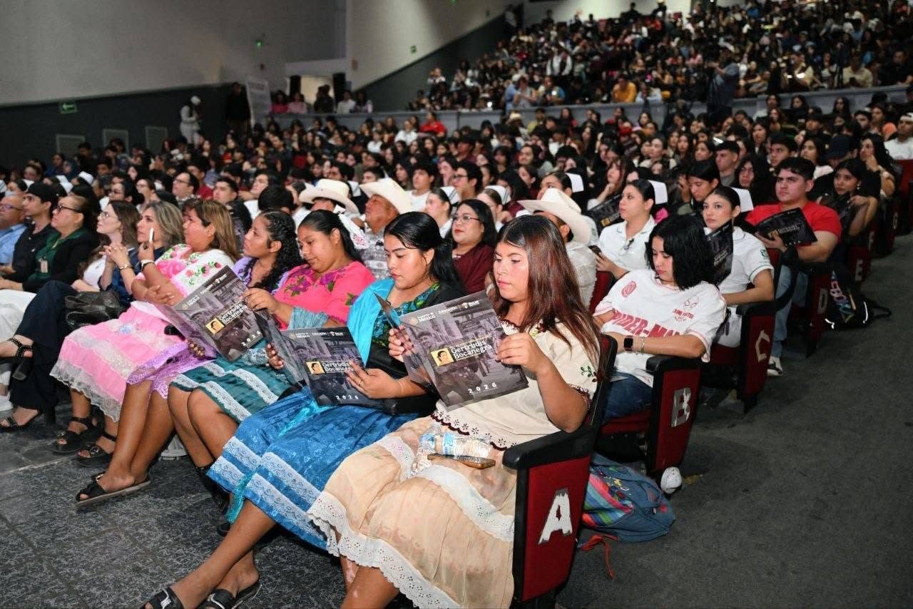 Con beca Gertrudis Bocanegra, Gobernador Durazo y Presidenta Sheinbaum universalizan apoyos en educación superior 
