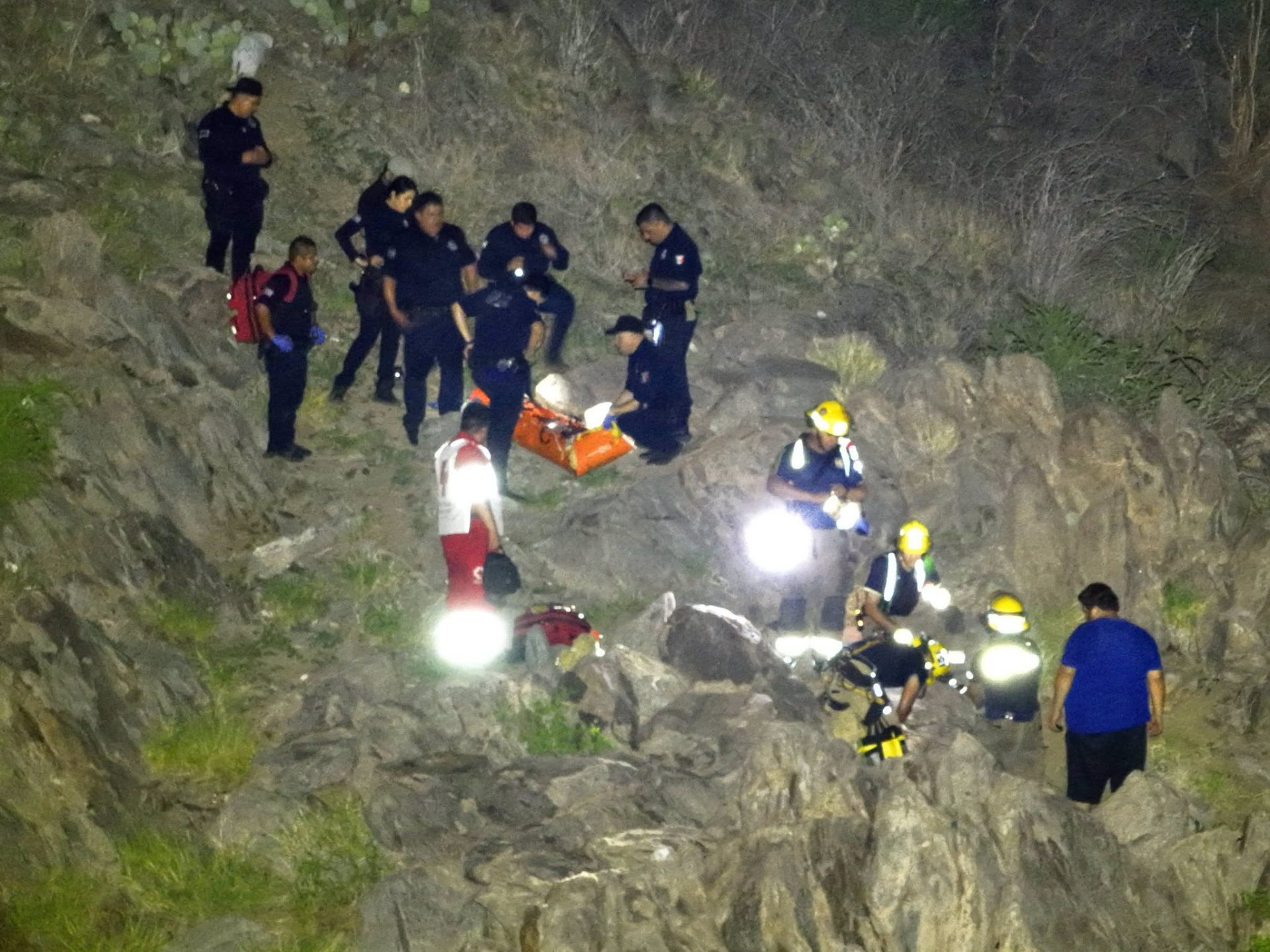 Localizan con vida a adulto mayor reportado como desaparecido en un cerro de Hermosillo