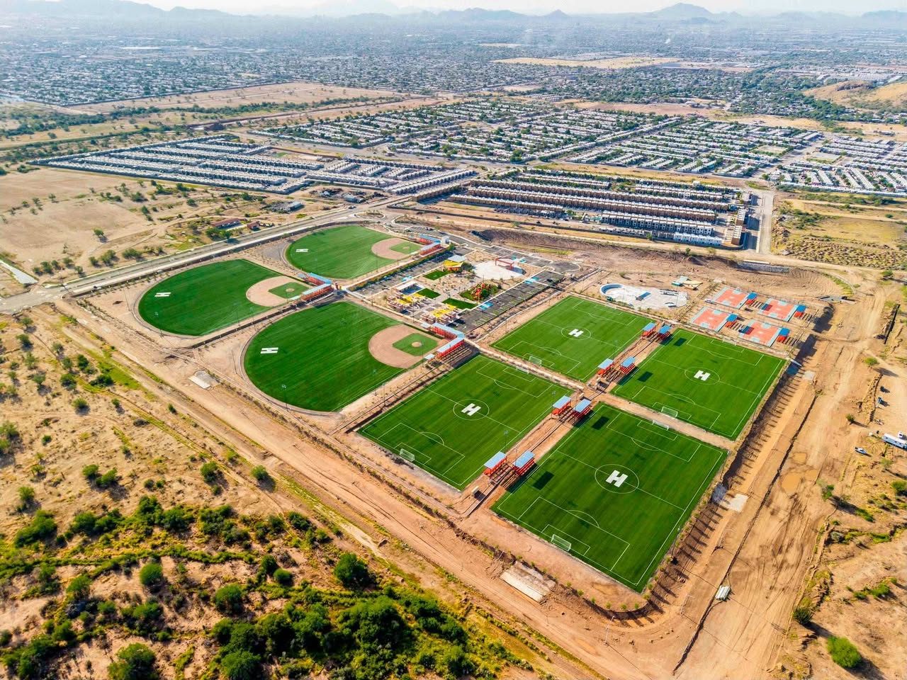 Inaugura Toño Astiazarán nuevo Cárcamo H junto a familias y deportistas 