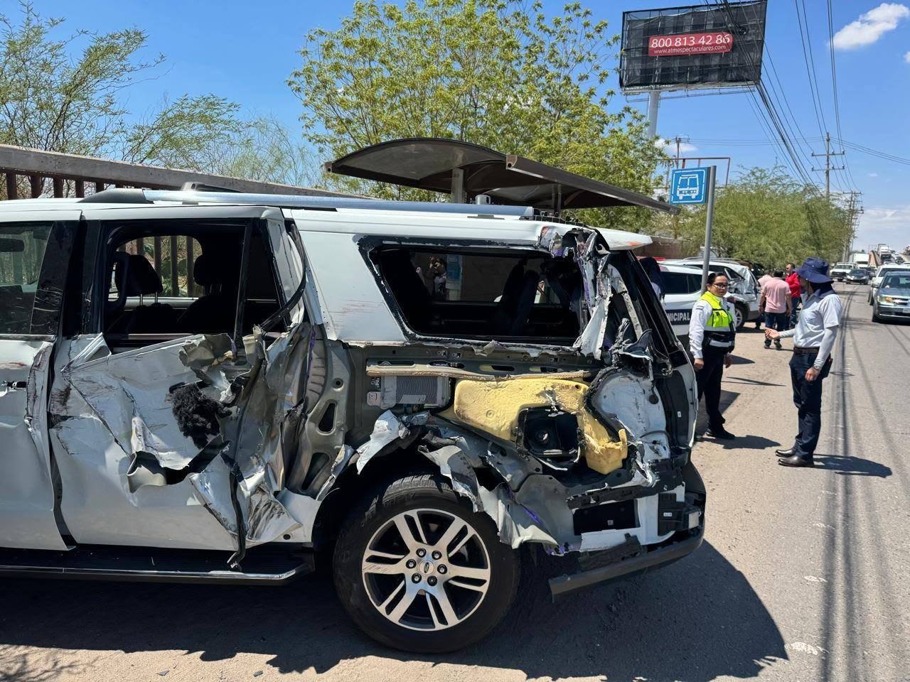 Camión de carga provoca carambola al poniente de Hermosillo