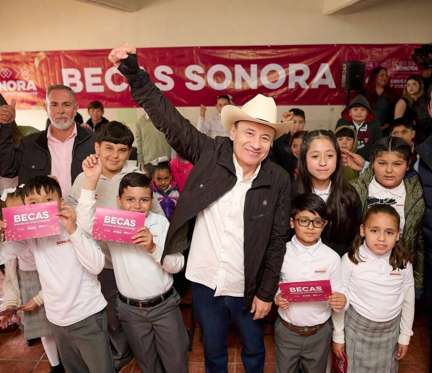 Alfonso Durazo cambia el futuro de una generación con más de 736 mil becas entregadas 