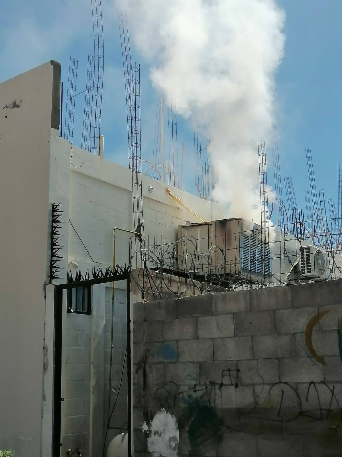 Incendio moviliza a Bomberos en La Pizzería Lupita, al norte de Hermosillo