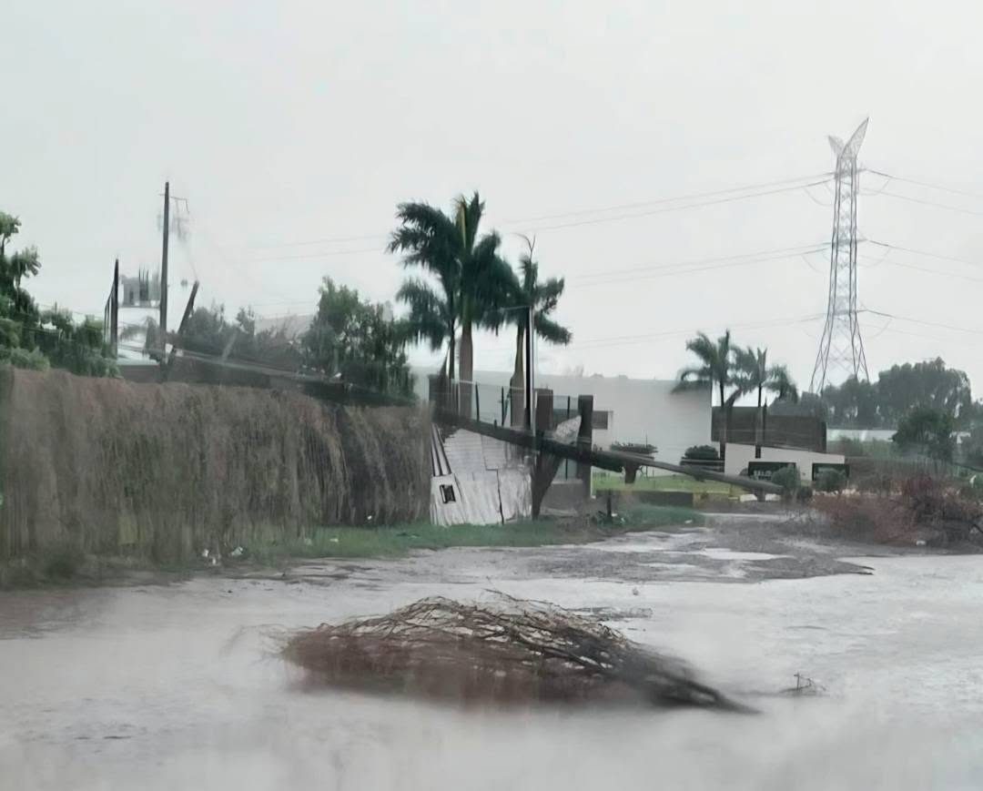 Lluvias provocan afectaciones al suministro eléctrico en Cajeme; CFE reporta 53% de avance