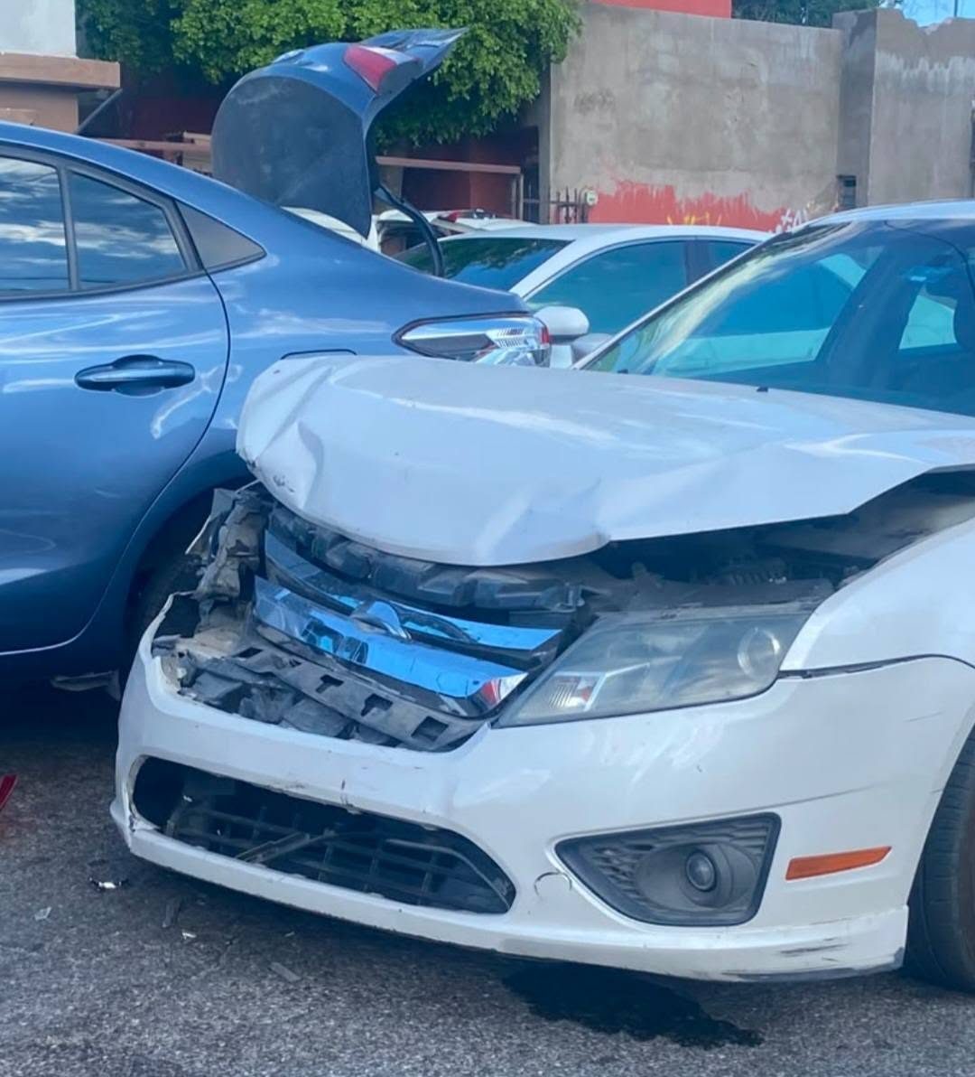Carambola de cuatro vehículos deja una persona lesionada en la colonia Balderrama