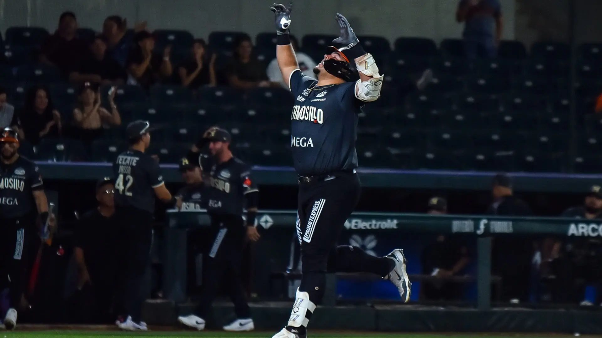 Naranjeros arranca fuerte la temporada: suma cuatro victorias en cinco juegos y se queda con la serie ante Mayos