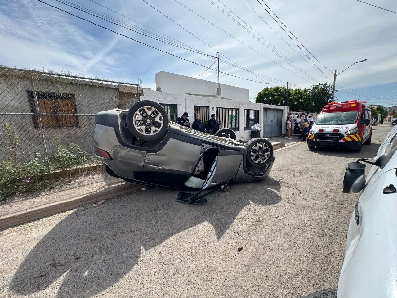 Volcadura por exceso de velocidad deja dos lesionados en la colonia Palo Verde de Hermosillo