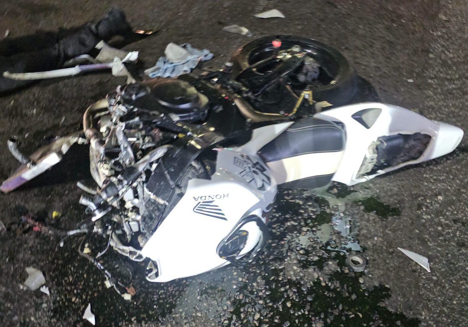 Muere paramédico del CRUM tras choque de motocicleta contra tractocamión en Hermosillo