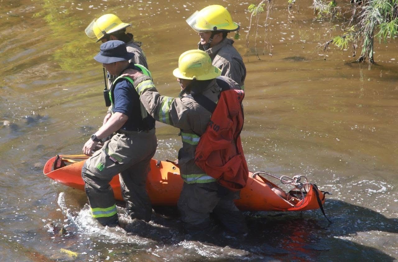Rescatan a adulto mayor tras caer a canal pluvial en Hermosillo