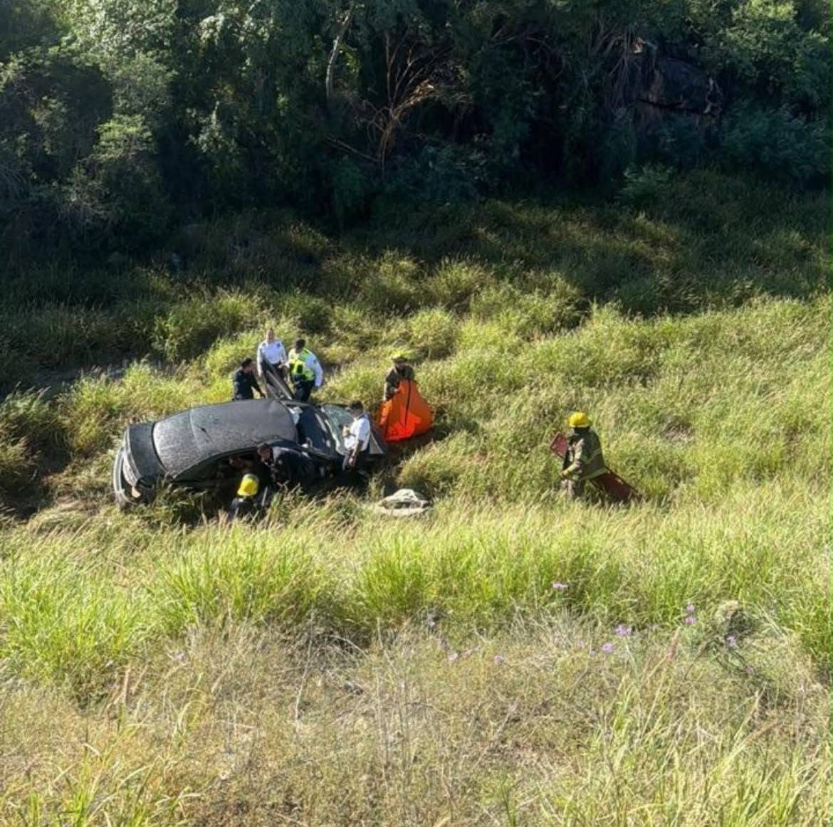 Volcadura en la carretera a la Mina Nico deja dos hombres lesionados en Hermosillo