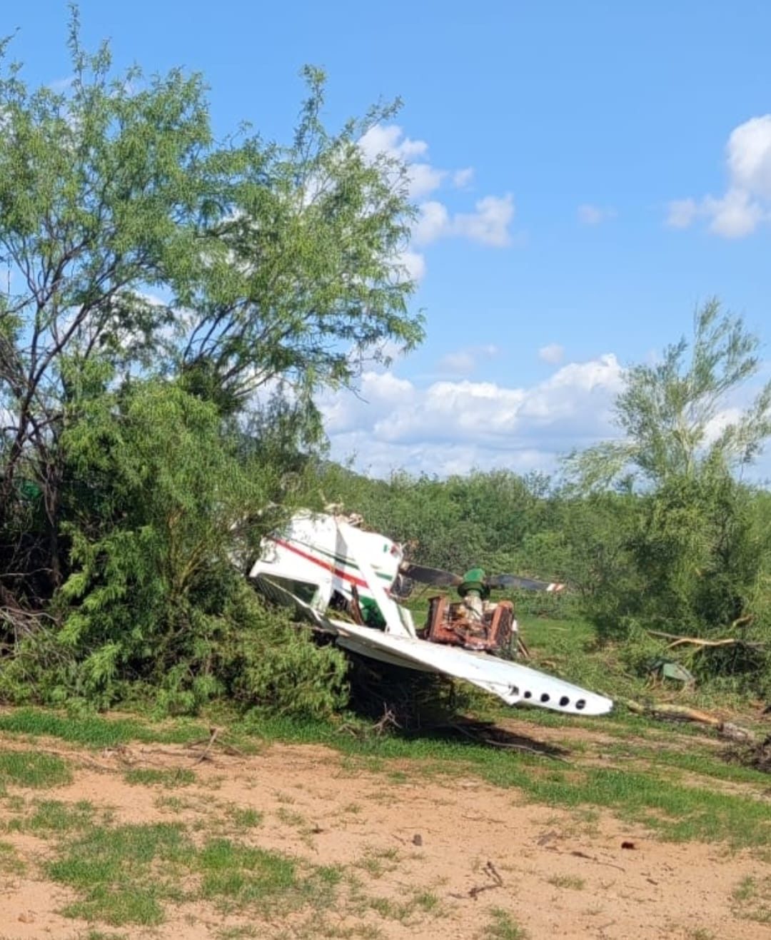 Avioneta se desploma cerca de Estación Torres; reportan tres personas lesionadas