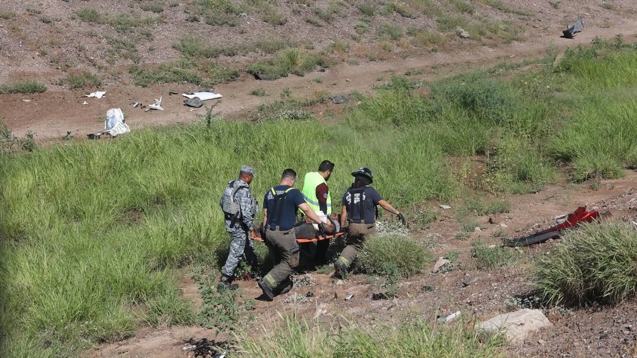 Vuelca tráiler en la carretera Hermosillo-Guaymas; una persona resultó lesionada
