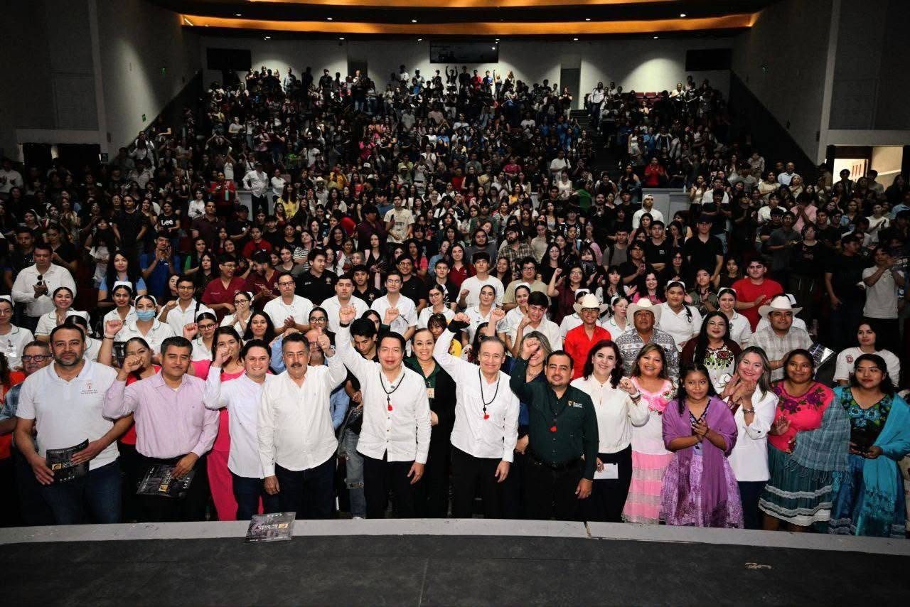 Con beca Gertrudis Bocanegra, Gobernador Durazo y Presidenta Sheinbaum universalizan apoyos en educación superior 