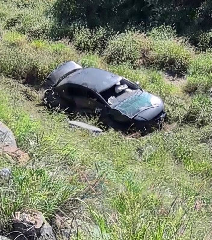 Volcadura en la carretera a la Mina Nico deja dos hombres lesionados en Hermosillo