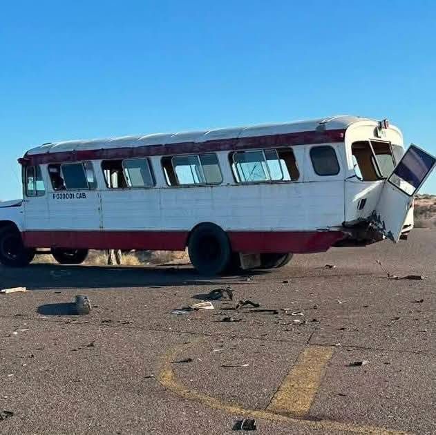 Muere una niña y cuatro integrantes de su familia resultan lesionados en choque rumbo al Desemboque