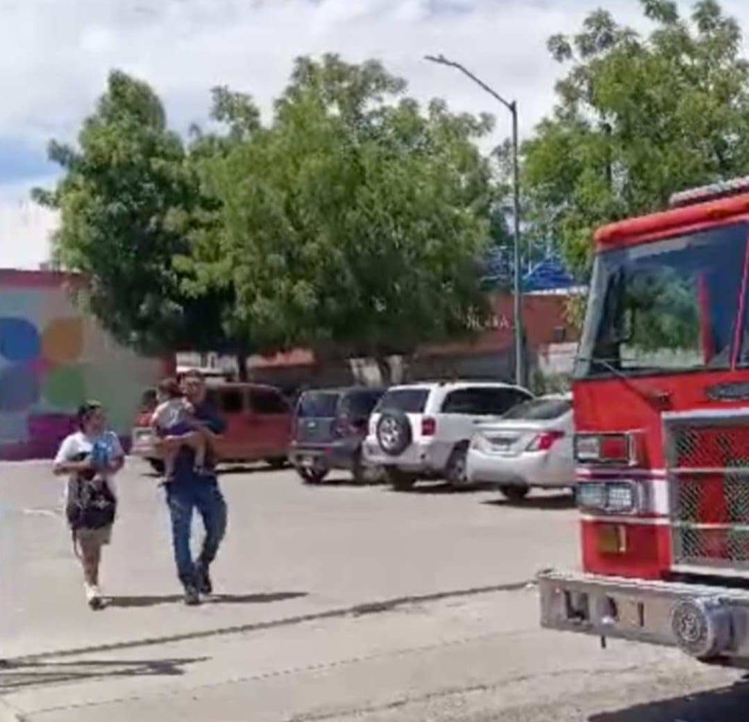 Evacúan a 90 tras activación de alarma contra incendios en guardería al sur de Hermosillo