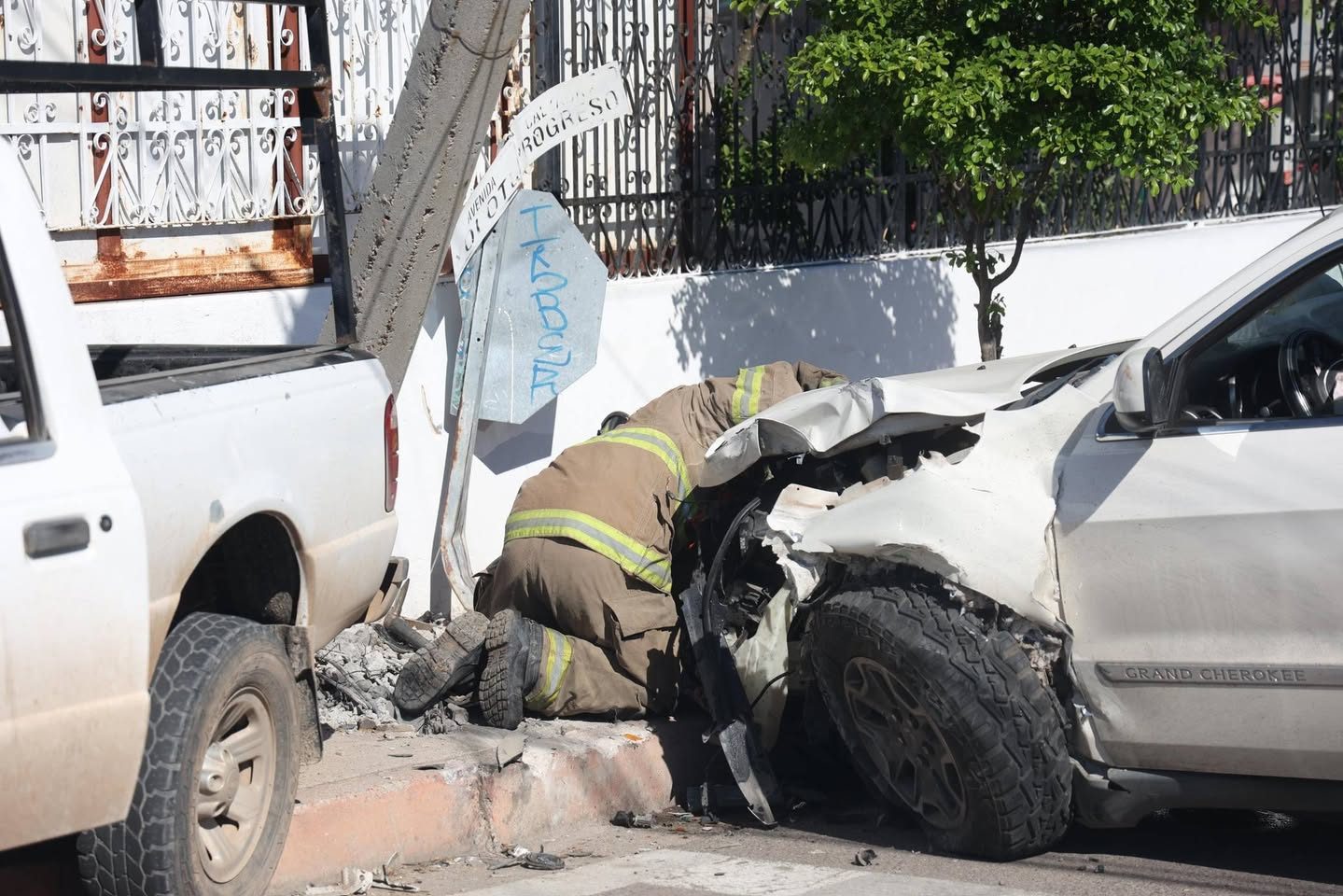 Fuerte choque deja una persona lesionada y cuantiosos daños en la colonia Adolfo de la Huerta
