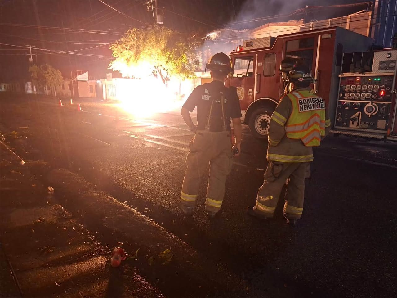Fuerte tormenta deja árboles, postes y espectaculares caídos en distintos sectores de Hermosillo