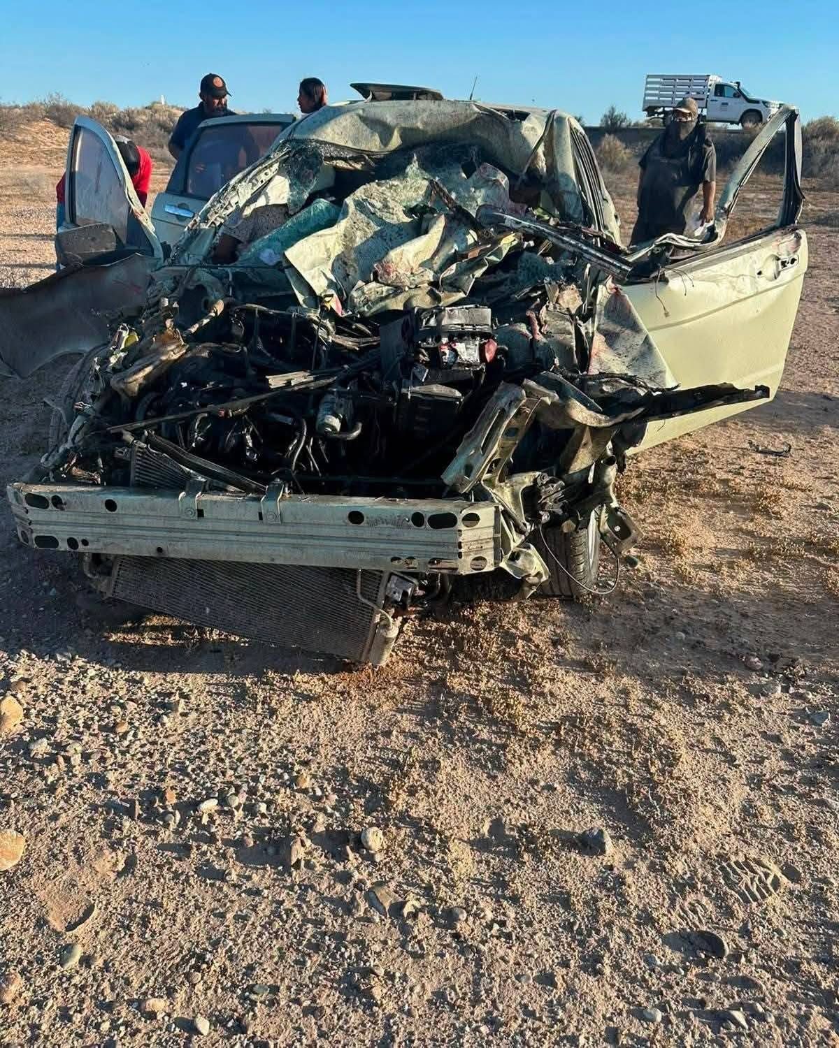Muere una niña y cuatro integrantes de su familia resultan lesionados en choque rumbo al Desemboque