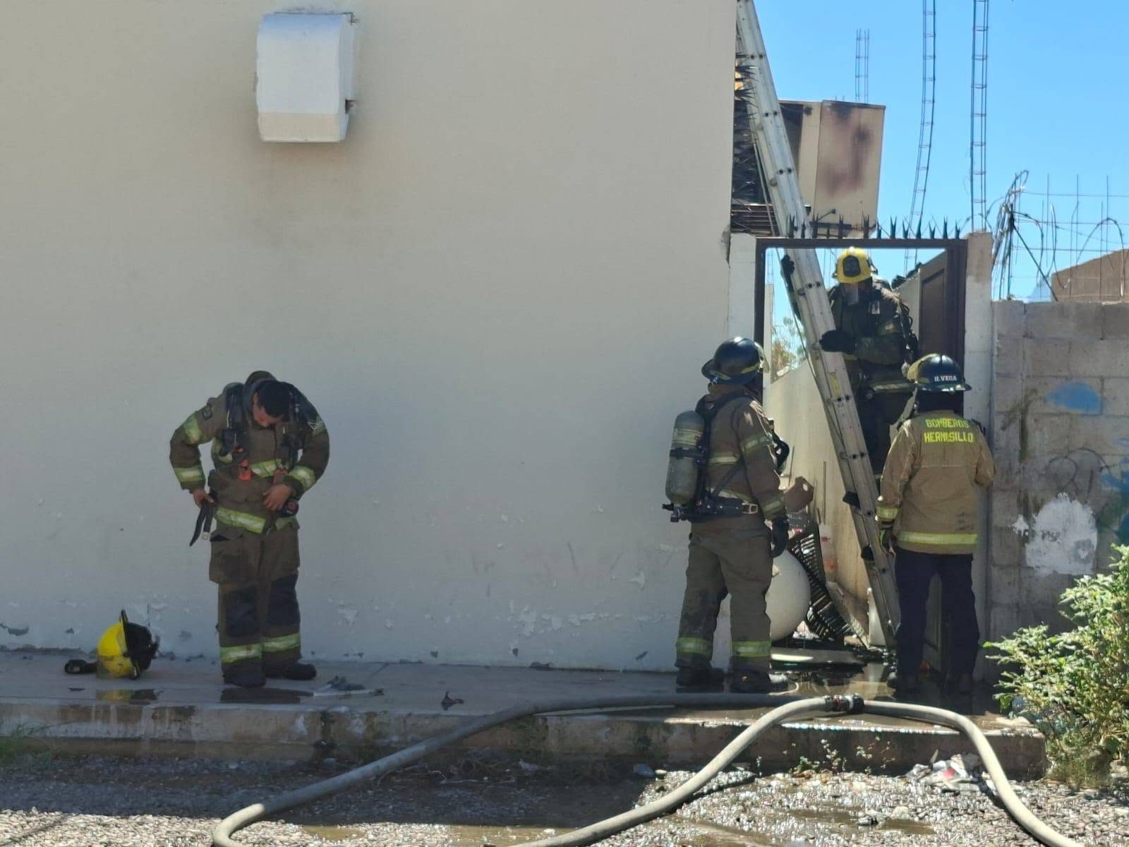 Incendio moviliza a Bomberos en La Pizzería Lupita, al norte de Hermosillo