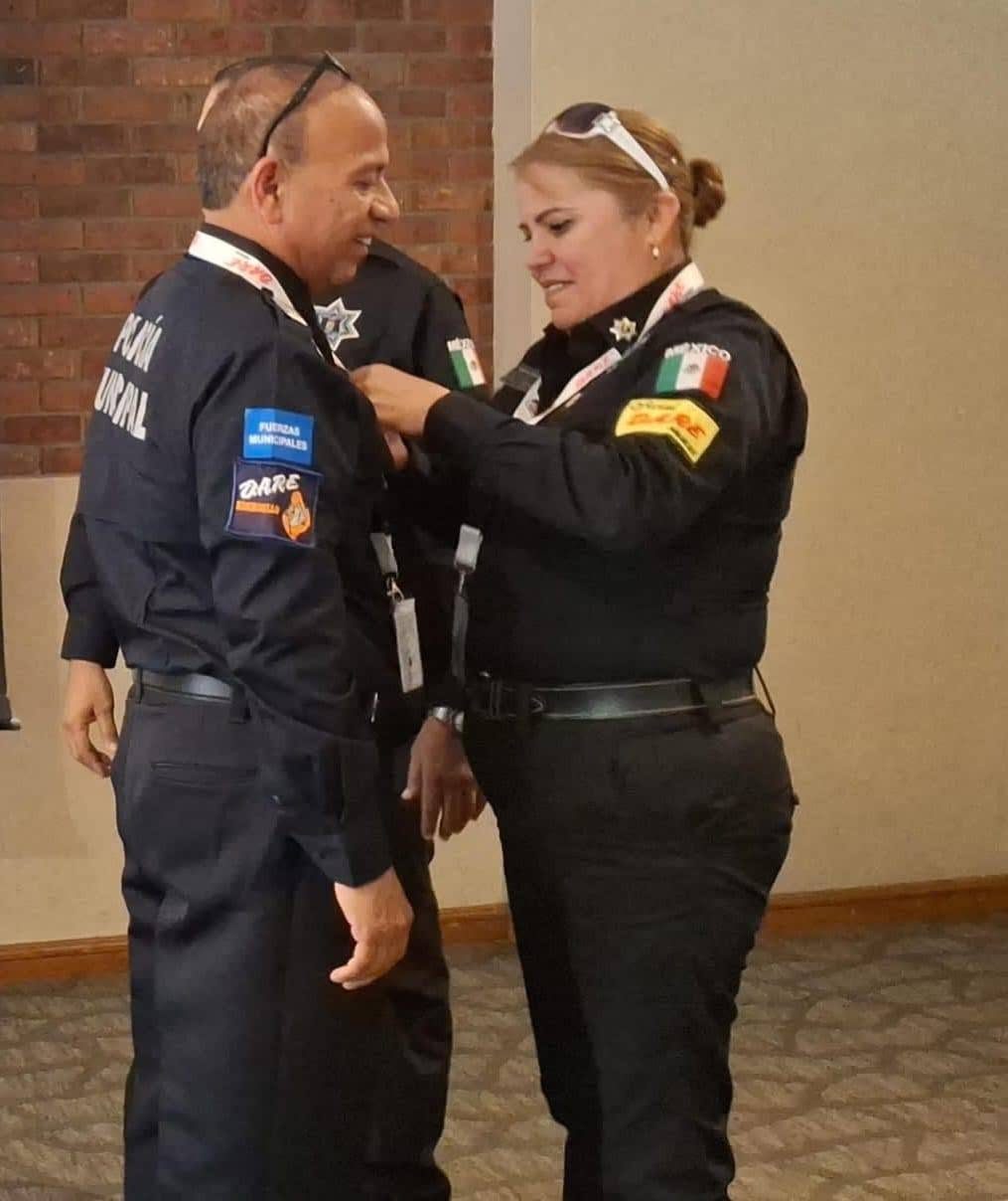 Certifican a Policías DARE