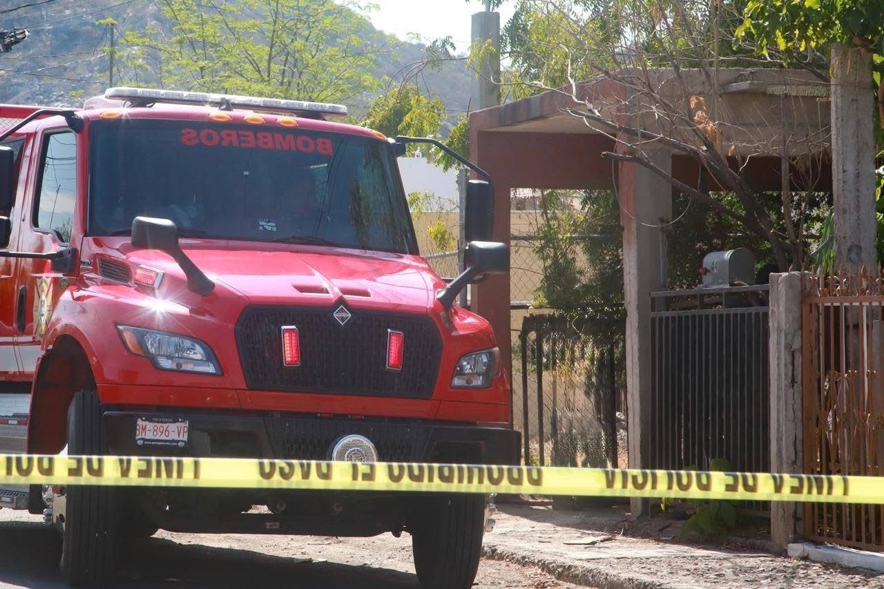 Un hombre de la tercera edad, murió la mañana de este sábado durante el incendio de su casa en la colonia Villa de Seris !!!