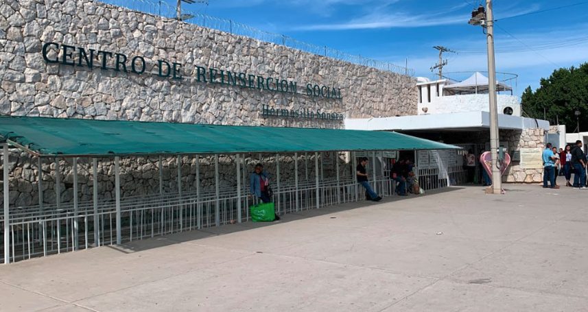 EJECUTAN A HOMBRE RECIÉN LIBERADO FRENTE AL CERESO 1 DE HERMOSILLO