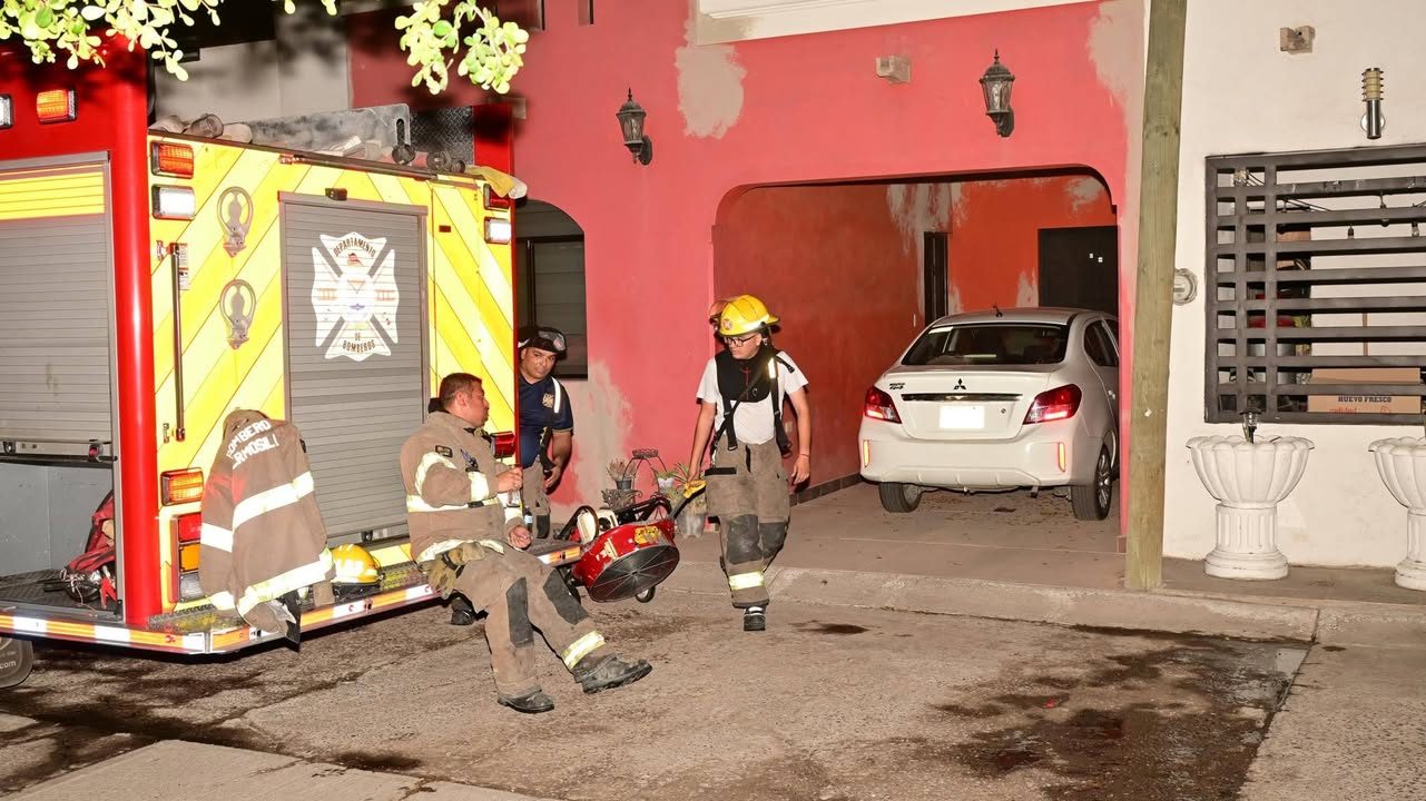 Voraz incendio consume área del Mercado de Abastos y alcanza seis viviendas en Hermosillo