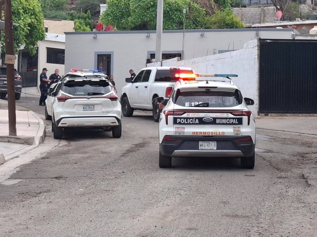 Dos hombres son agredidos a golpes y con arma blanca en la colonia Valle del Márquez