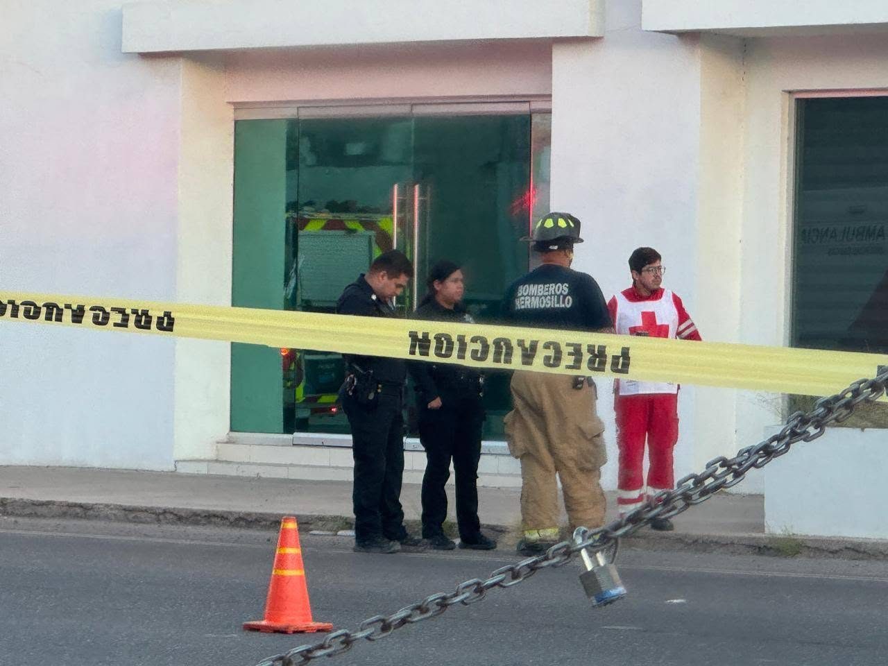 Muere hombre tras recibir descarga eléctrica mientras pintaba poste en la colonia San Benito