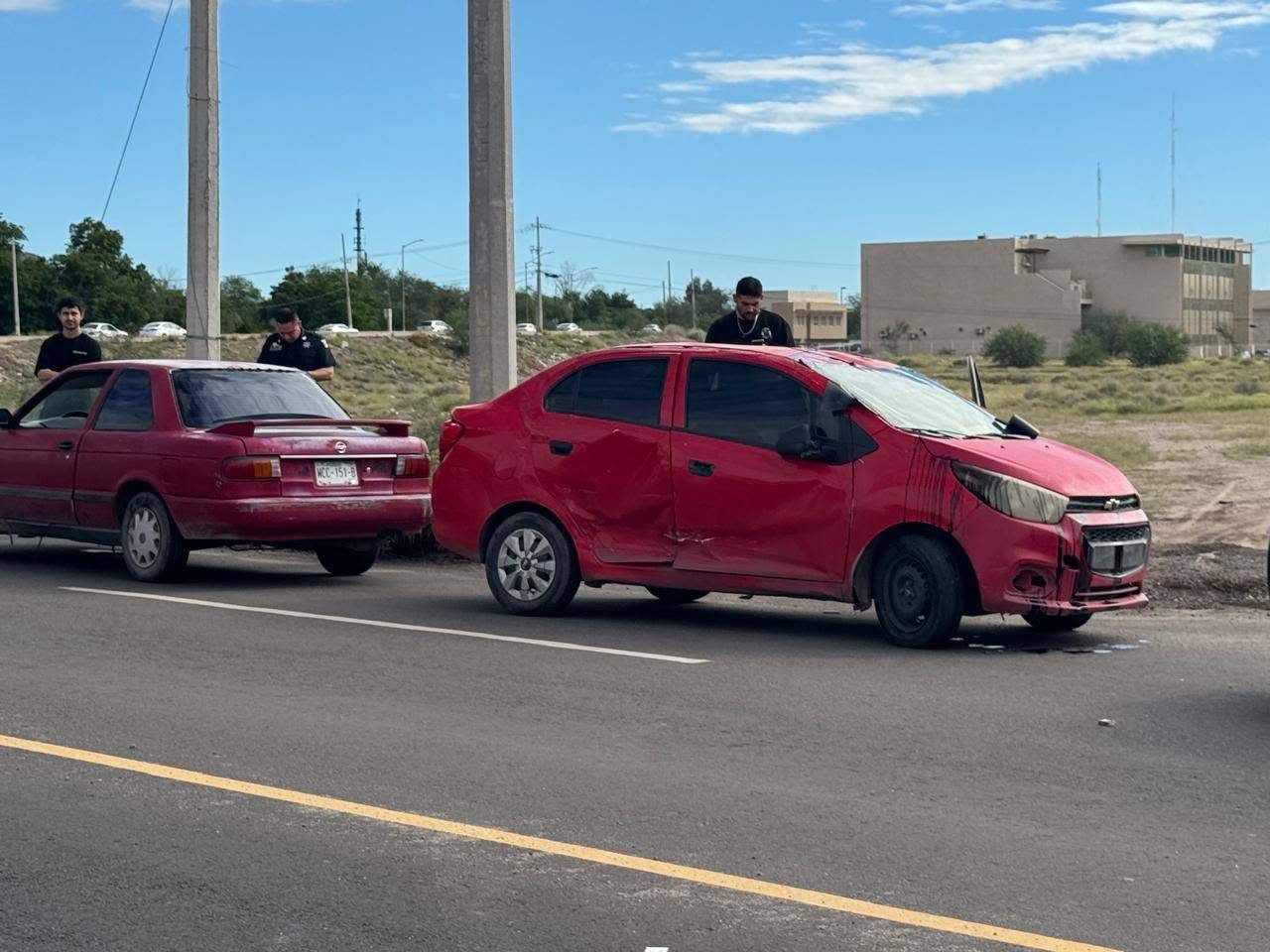 Fuerte choque termina con un Chevrolet volcado en Paseo Río Sonora; no hubo lesionados