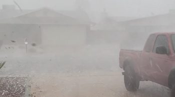 ¡Granizo del tamaño de pelotas de béisbol golpea Phoenix! Tormentas severas mantienen en alerta a Arizona