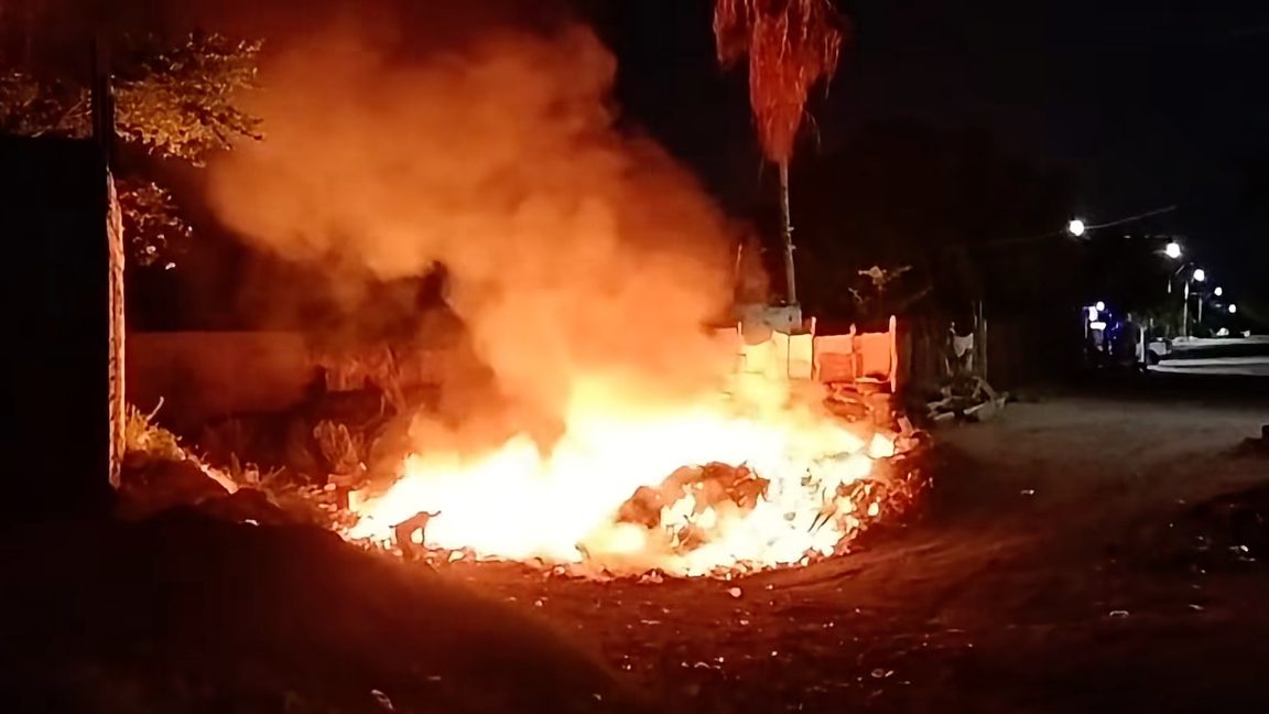 Incendian acumulación de basura en la colonia Los Olivos