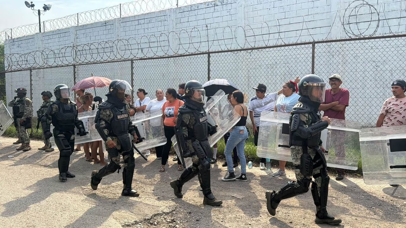 Riña en penal de Mazatlán deja 10 muertos y 16 heridos; una de las víctimas era visita familiar