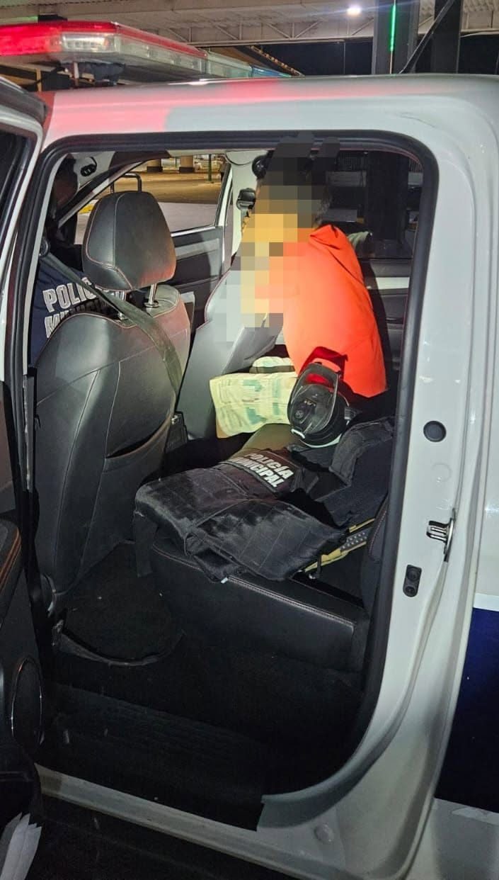 Detienen a hombre por presunto robo a tienda de conveniencia en Hermosillo; llevaba casi 20 mil pesos