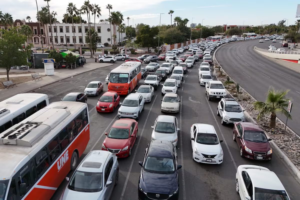 Hermosillo se atora entre casi 700 mil vehículos, transporte público insuficiente y calles mal evaluadas: ¿cómo llegamos hasta aquí?