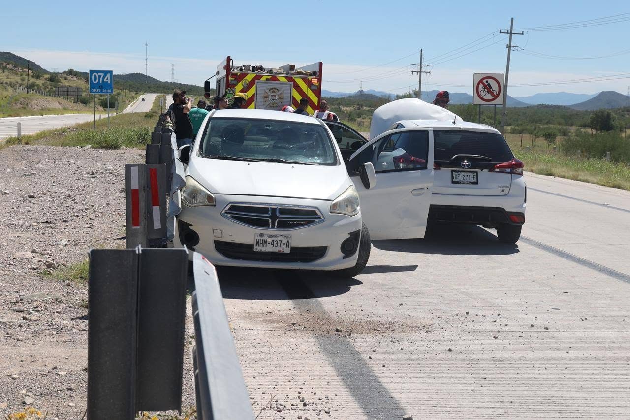 Choque entre dos vehículos deja dos personas lesionadas en la salida sur de Hermosillo