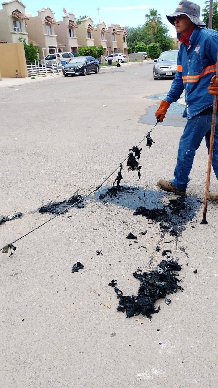 Llama AguaH a evitar tirar basura y residuos en calles y alcantarillas !