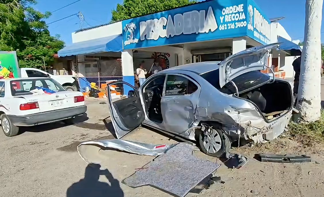Fuerte choque en la colonia Olivares deja una persona lesionada y cuantiosos daños
