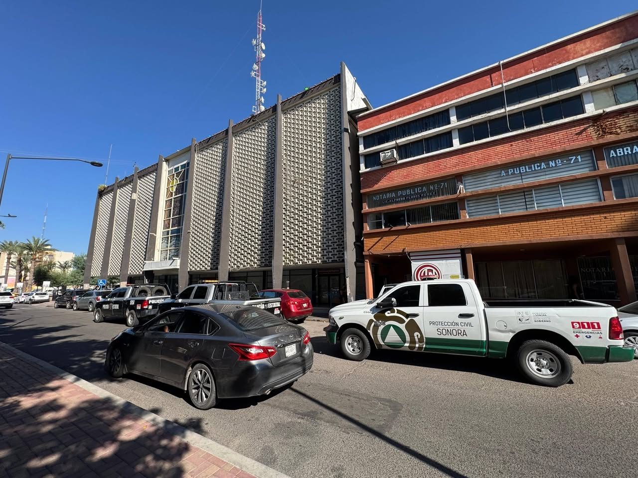 Evacúan edificio del ISSSTESON por sobrecalentamiento en cableado eléctrico