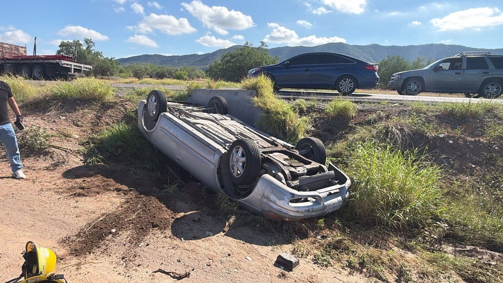 Dos personas resultan lesionadas tras volcadura al norte de Hermosillo