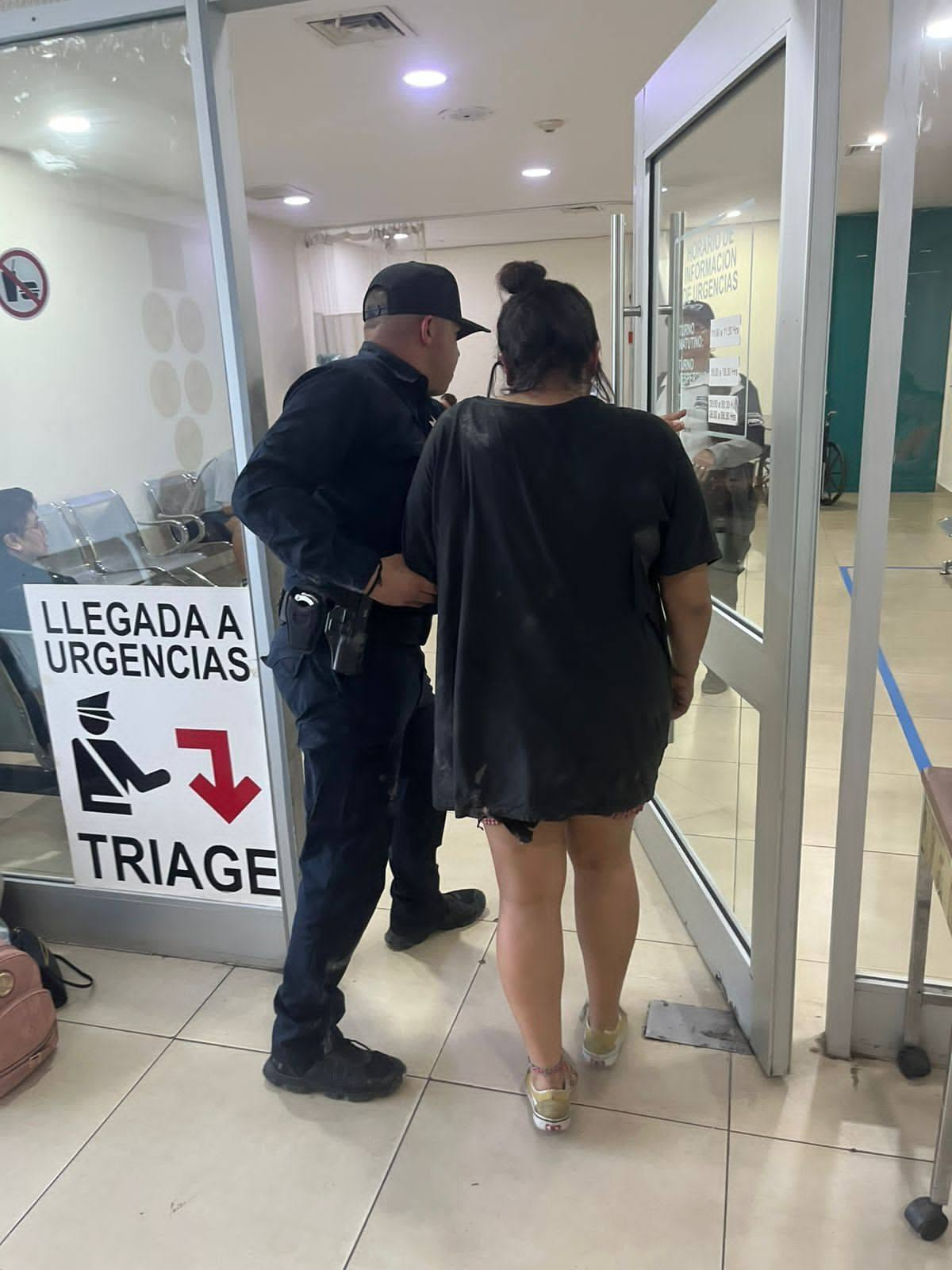 Salva Policía Municipal a mujer de incendio !