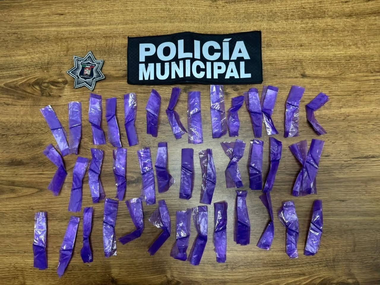 Saca de las calles Policía Municipal tres armas de fuego y 186 dosis de drogas